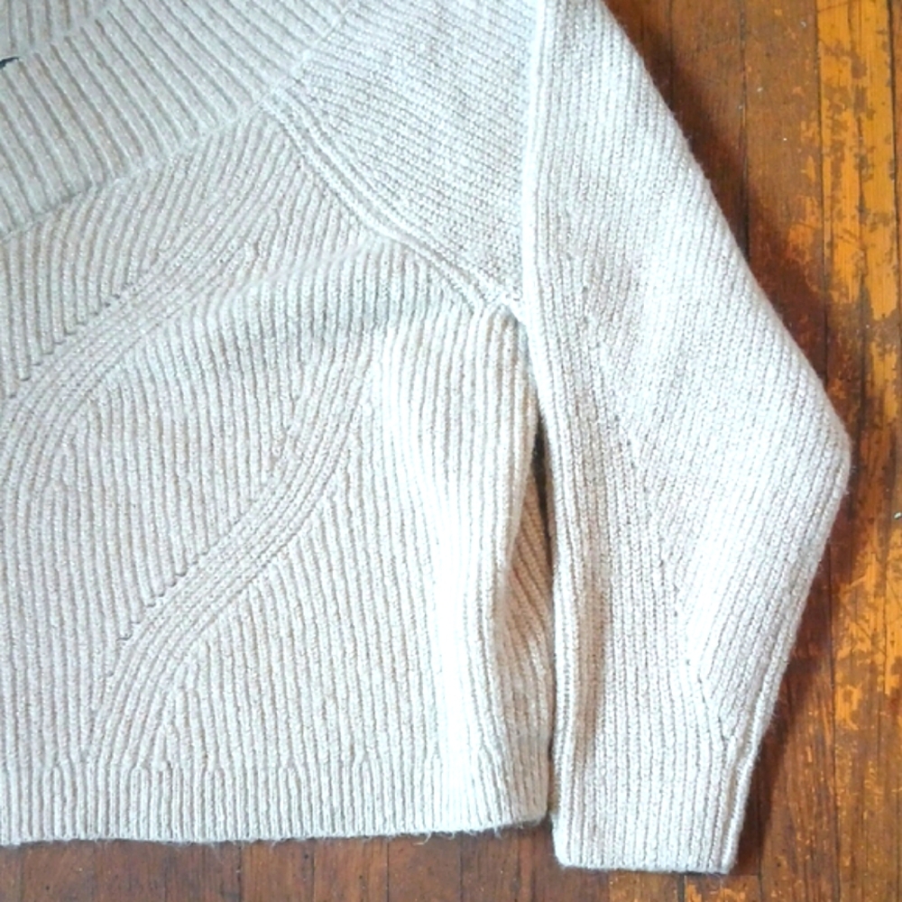 Express Cream V-Neck Sweater Knit Pullover - Picture 5 of 10